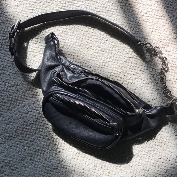 brandy melville fanny pack with chain